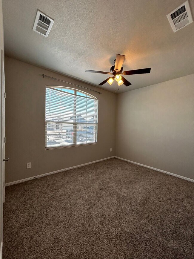 Building Photo - Beautiful Home in Desert Ridge For Lease