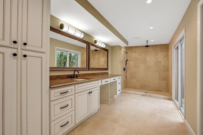 Building Photo - 683 Pelican Way