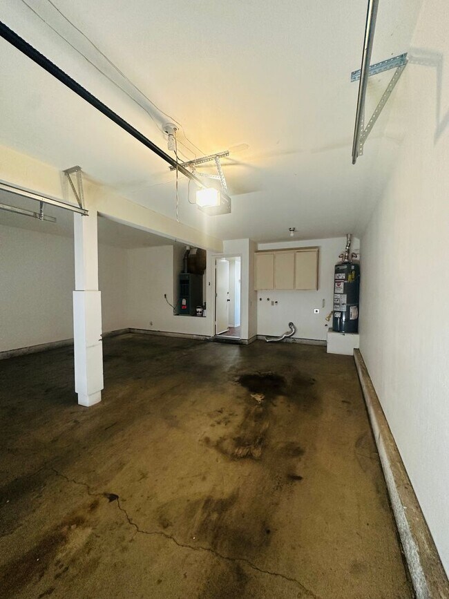 Building Photo - 1314 W Apricot Ave