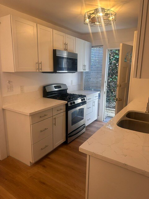 Building Photo - 1250 N Citrus Ave