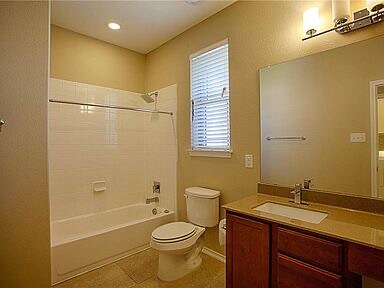 Full bath - 1101 Amazon Lilly Cove