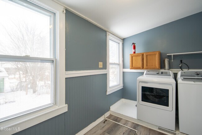 Building Photo - 6 Utica Ave