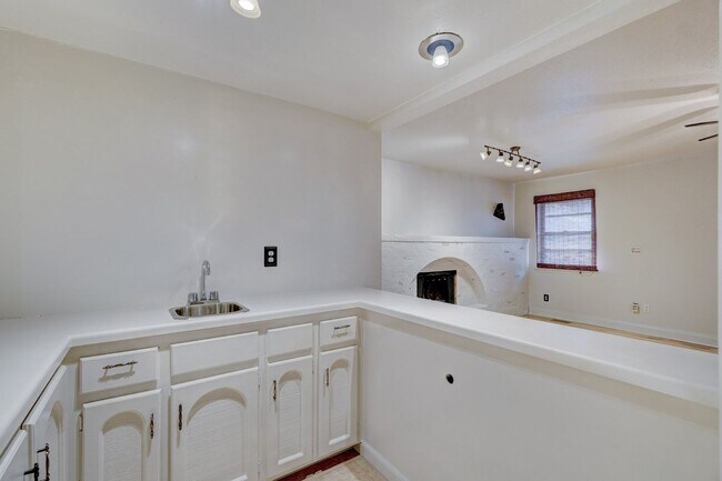 Building Photo - Spacious 4-Bedroom Home with Modern Amenities & Ideal Location Near Lake Hefner in OKC!