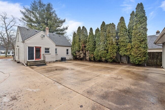 Building Photo - 511 Continental Blvd