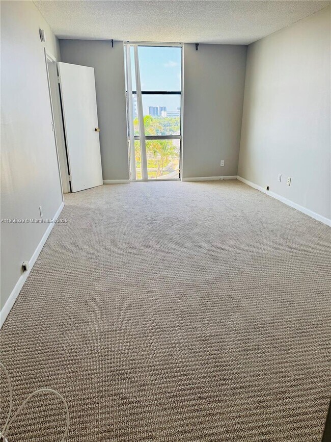 Building Photo - 13499 Biscayne Blvd