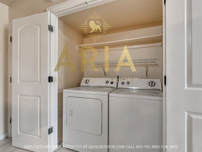 Building Photo - *639-641 Welston Cr.