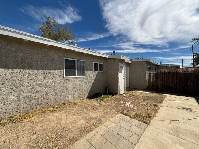 Building Photo - 45503 Cedar Ave