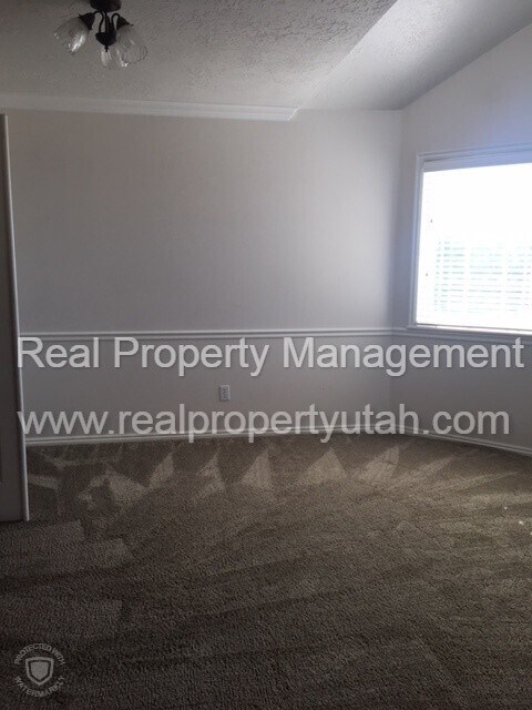 Building Photo - 5 Bedroom Home Centrally Located In Fruit ...