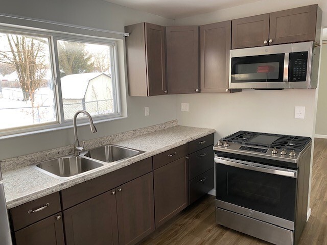 Building Photo - 2417 Fairmount Pkwy