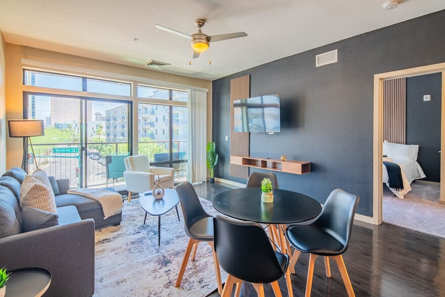 Primary Photo - 290 E Roosevelt St