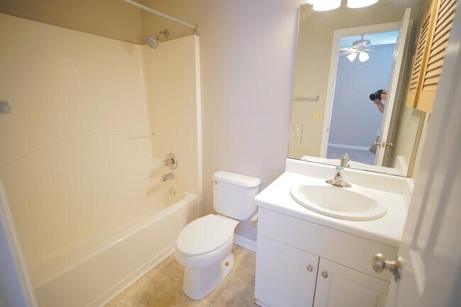 Building Photo - 2414 Manzanita Ct