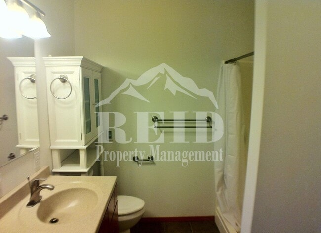Building Photo - Charming 1 Bedroom Home with Spacious Loft/Bonus Room and Mountain Views
