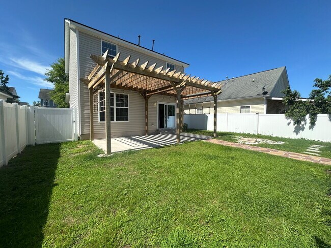 Building Photo - Beautifully Updated Three Bedroom Home in ...