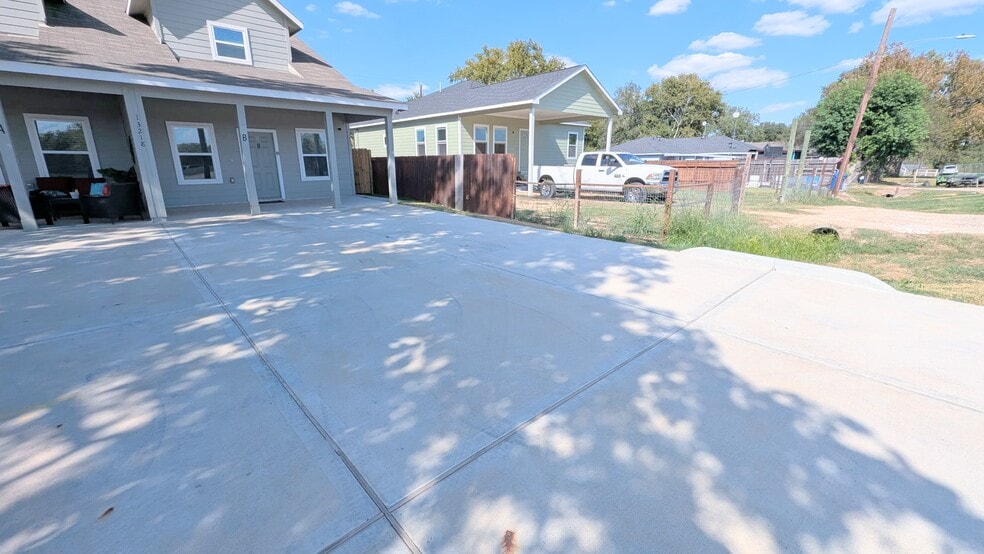 Long paved drive for parking of up to four vehicles. - 13218 HP Johnson St