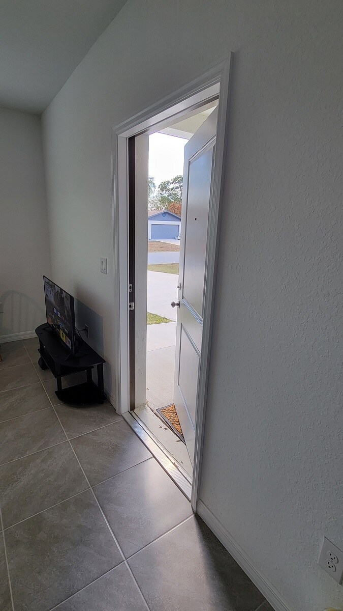 Building Photo - 733 Cleaves St SE