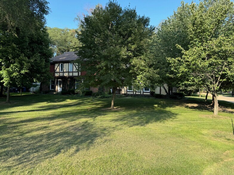 Building Photo - 800 N Main St