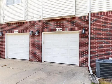 Building Photo - 5439 Twin Oaks Dr