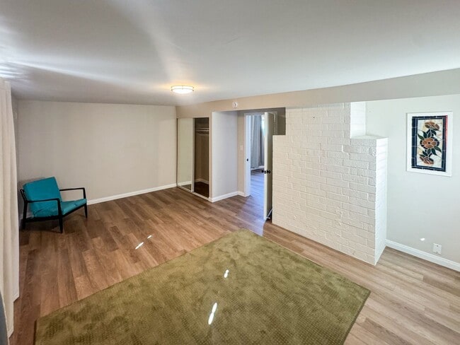 Building Photo - Spacious 3 Bedroom, 2 Bath Home with Large...