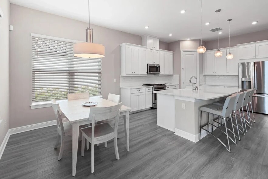 Building Photo - 13004 SW Ambra St