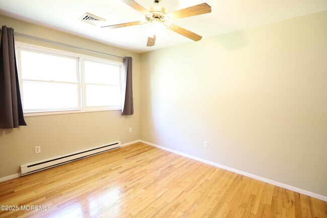 Building Photo - 709 Marys Dr