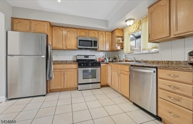 Building Photo - 360 Cotswold Pl