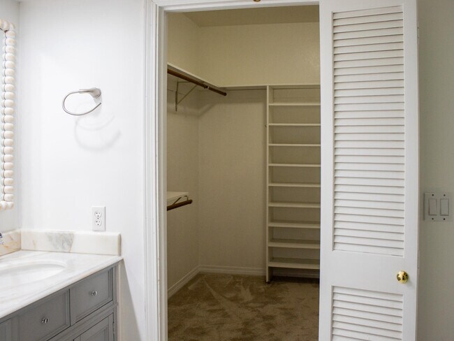 Building Photo - 118 Baywind Dr