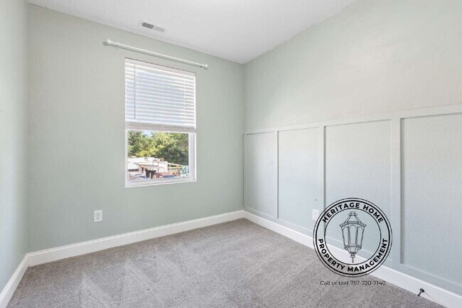 Building Photo - Charming 3-Bed Haven with 2.5 Baths in the Heart of Hampton!