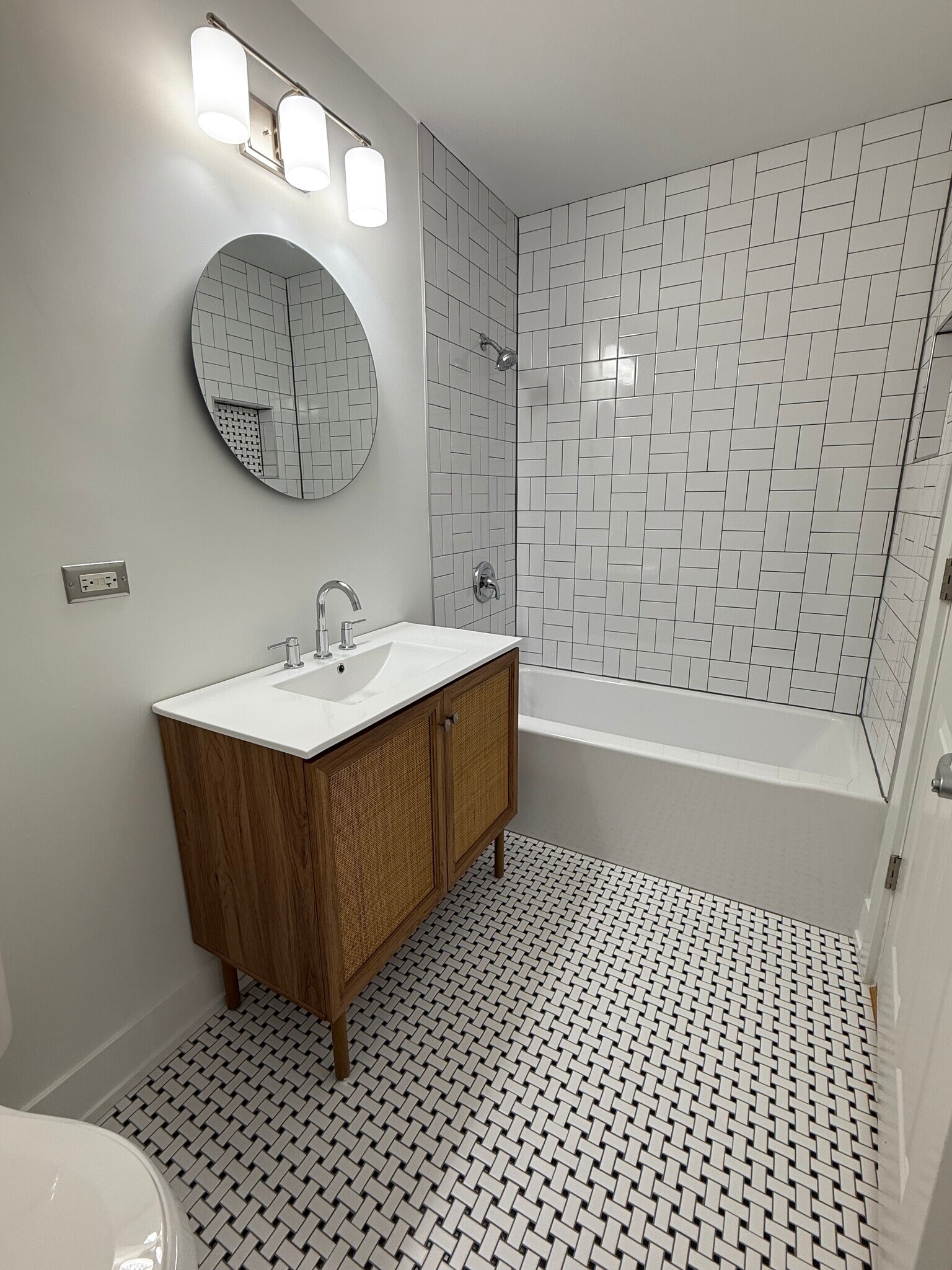 Building Photo - 340 W Superior St