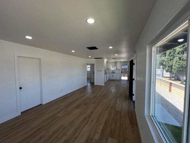 Building Photo - 333 E 27th St
