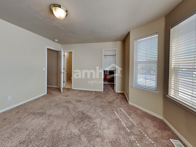 Building Photo - 4342 S Jocelyn Way