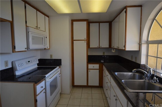 Building Photo - 76 Alicante Aisle