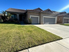 Building Photo - Beautiful 3bd/2ba Single Story with Primary Suite!