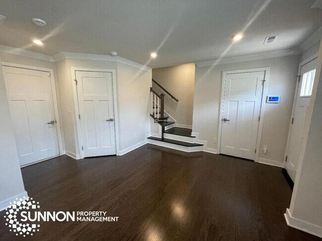 Building Photo - 3 Bed 2.5 Bath Townhome in Riverbend