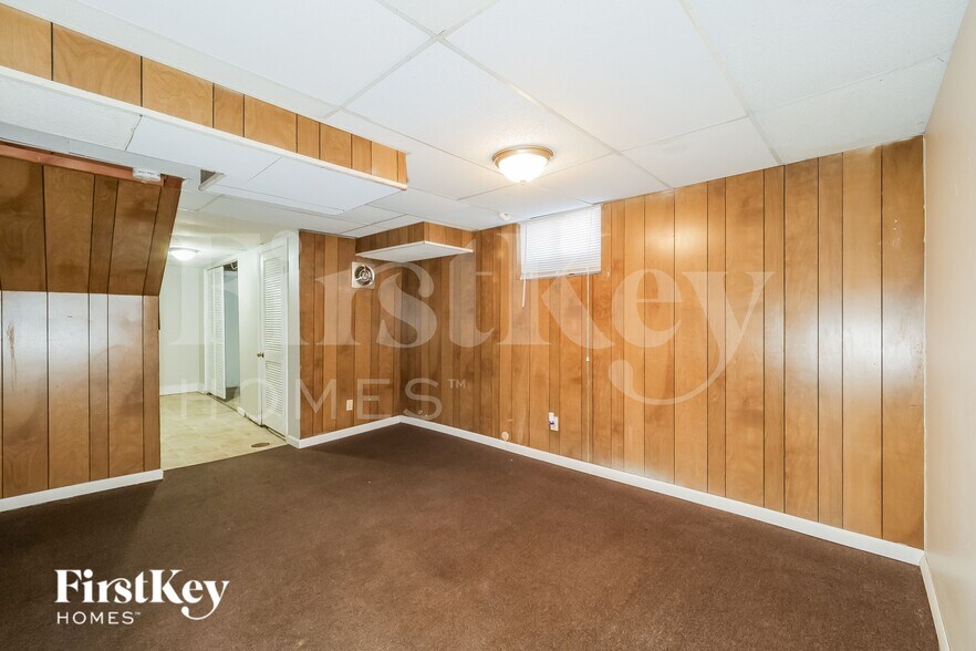 Building Photo - 7912 NE 54th St