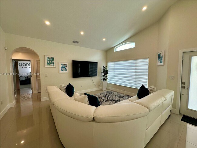 Building Photo - 5020 SW 154th Ave