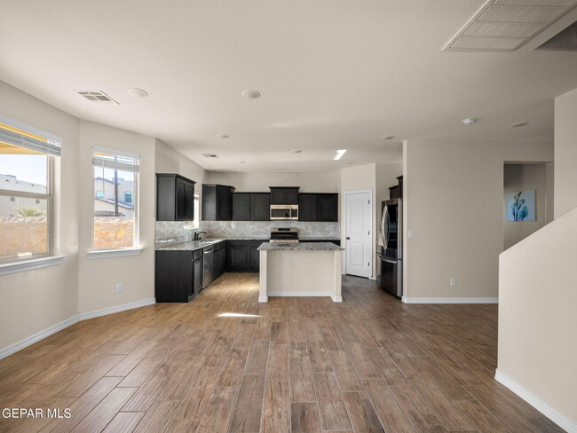 Building Photo - 561 Issa Circle