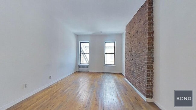 Primary Photo - 212 E 85th St