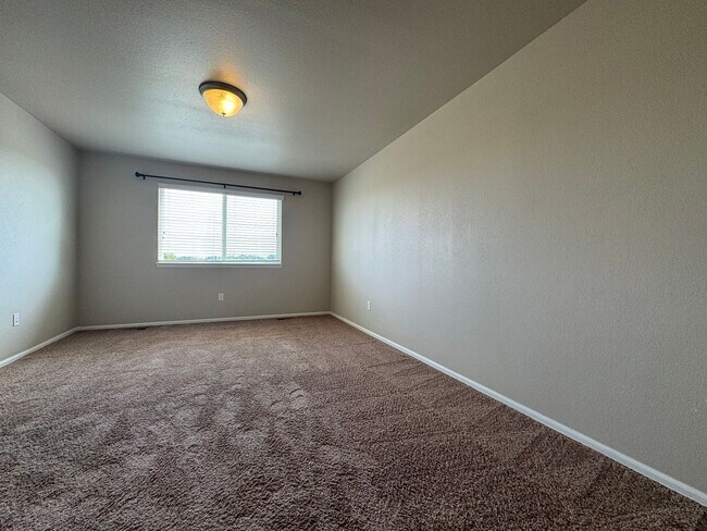 Building Photo - Great House in Rigden Farms