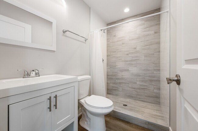 Building Photo - 39 Forest Ave