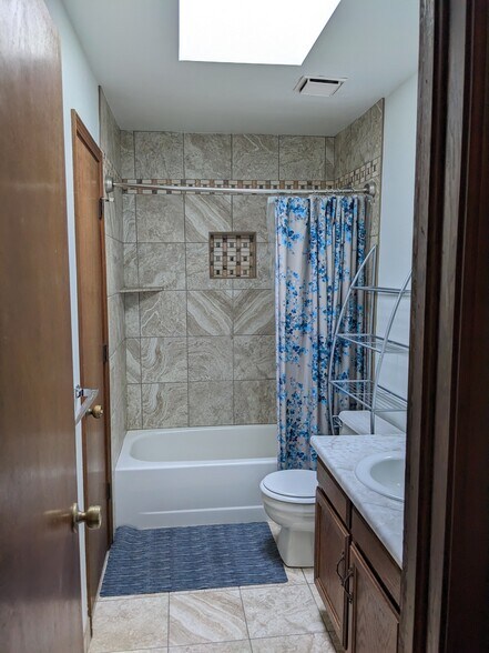 Building Photo - 6220 Pemberton Way