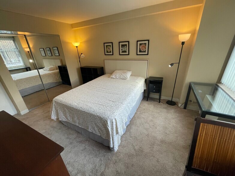 Building Photo - 30 E Elm St