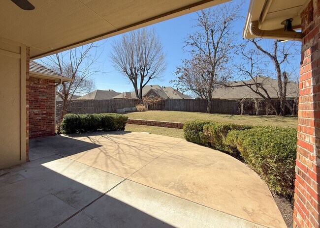 Building Photo - 3 Bed, 2.5 Bath Home in Oxford Park – Open Layout & Tall Ceilings