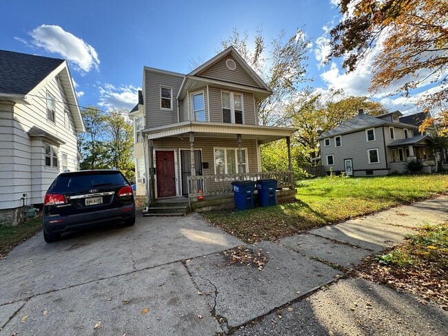 Building Photo - 1565 Jermain Dr