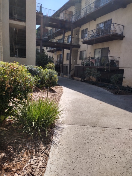 Building Photo - 5460 White Oak Ave