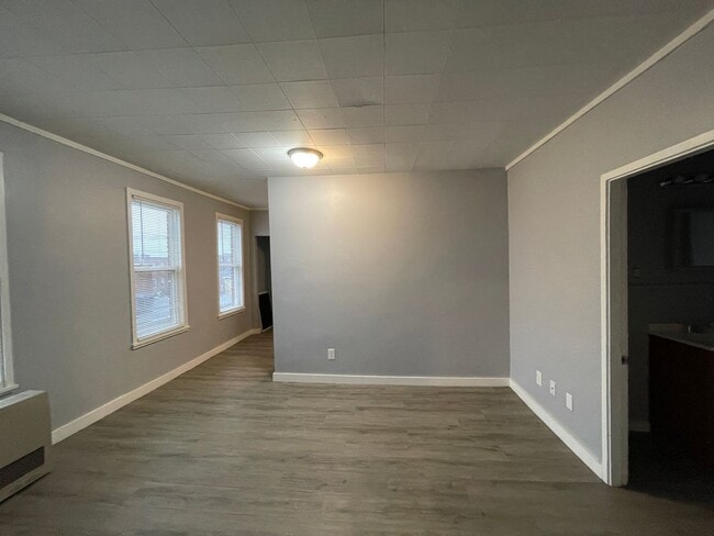Building Photo - Third floor, 2 bedroom, 1 Bath in Manchest...