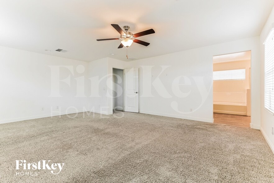 Building Photo - 6926 E Butte St