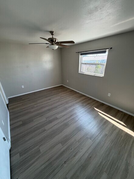 Building Photo - 7520 Hawthorn Dr