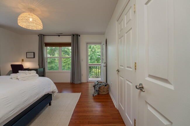 Building Photo - Mountain Lux Home - Centrally Located in Brevard! Furnished Mid- Term Rental Available from Novem...