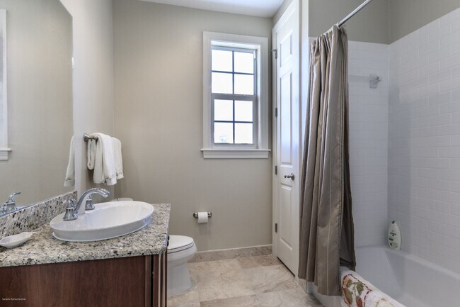 Building Photo - 8581 Amberjack Cir