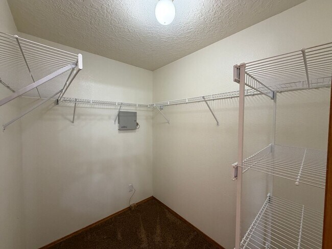 Building Photo - 3 Bedroom Single Story Home Available Near Unser Blvd NW & Ladera Dr NW!